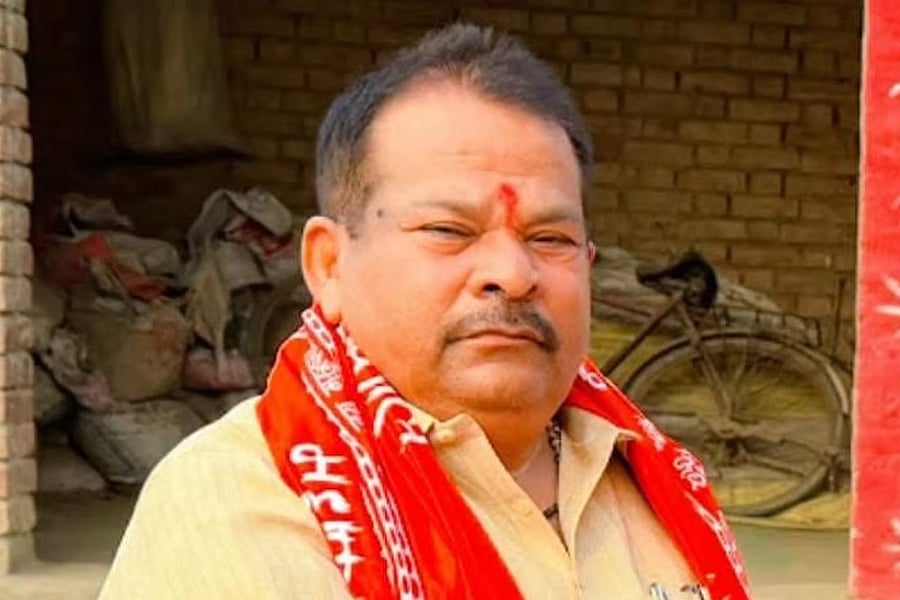 ‘দশটা মুসলিম মেয়েকে হিন্দু বানালে মিলবে চাকরি’, উত্তরপ্রদেশে বিজেপি নেতার মন্তব্যে বিতর্কের ঝড়
