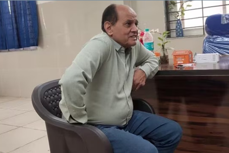 ‘১৫ বছর ধরে এই ওষুধ দিয়ে আসছি…’ সিরাপ কাণ্ডে মুখ খুললেন ধৃত চিকিৎসক