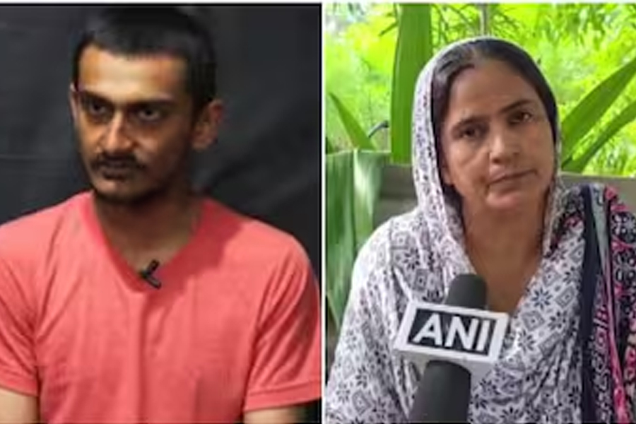 ‘ছেলের সঙ্গে যোগাযোগই করতে পারিনি’, দুঃখে কাতর হয়ে বললেন ইউক্রেনে বন্দি ভারতীয় যোদ্ধার মা