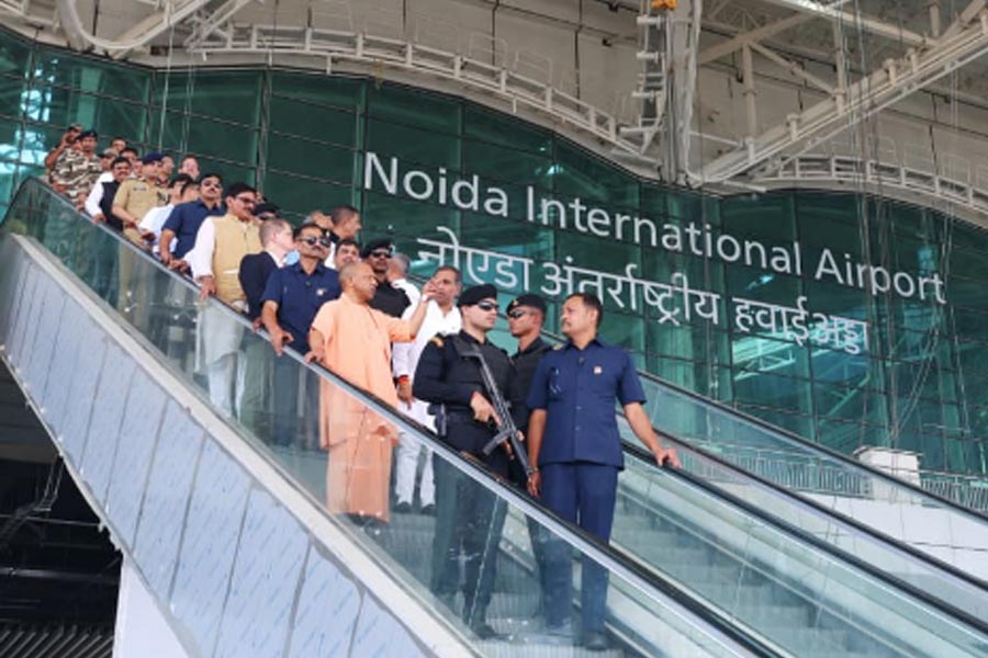 ‘নয়ডার আন্তর্জাতিক বিমান বন্দর উত্তরপ্রদেশের উন্নয়নের প্রতীক’, পরিদর্শনের পর বললেন যোগী