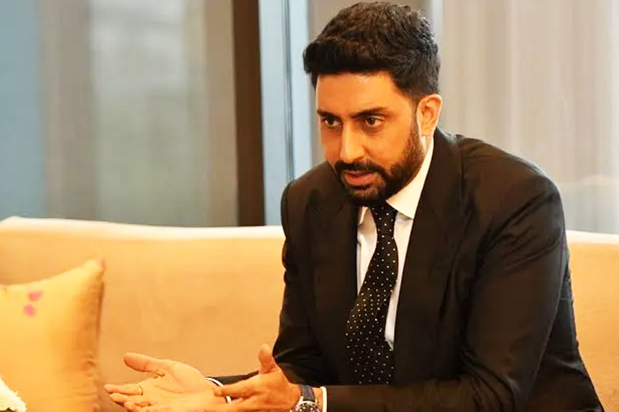 ‘ঘুষ দিয়ে ফিল্মফেয়ার পুরস্কার পেয়েছেন’ অভিষেক বচ্চন! কুৎসা রটতেই ঝাঁজাল জবাব অভিনেতার
