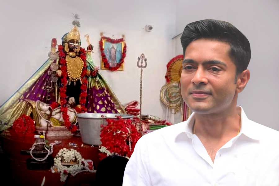 দীপাবলির সময়ে নৈহাটির বড়মার মন্দিরে যাবেন অভিষেক, বিশেষ উপহার দিতে তৈরি কর্তৃপক্ষ