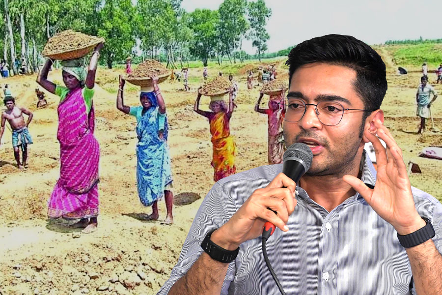 সুপ্রিম দরবারে ১০০ দিনের ধাক্কা কেন্দ্রের, অভিষেক বললেন, ‘জমিদারদের শোচনীয় হার’ 