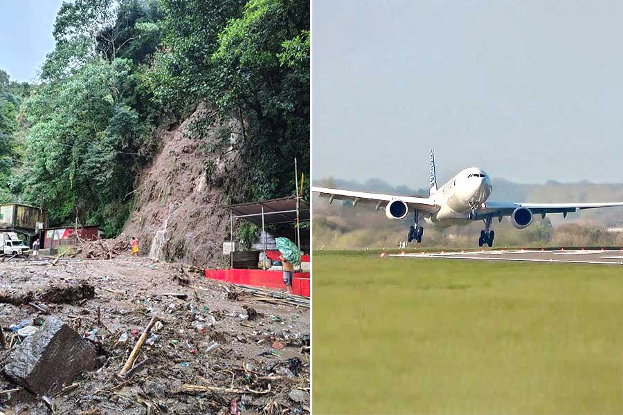 বাগডোগরা থেকে কলকাতা বিমানভাড়া ১৫ হাজার! দুর্যোগের উত্তরবঙ্গ থেকে ফিরতে বিপাকে পর্যটকরা