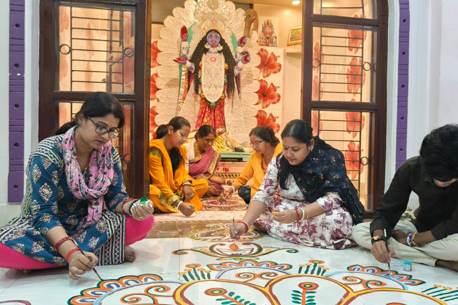 Kali Puja 2025, Anubrata Mondal decorates goddess Kali with massive gold