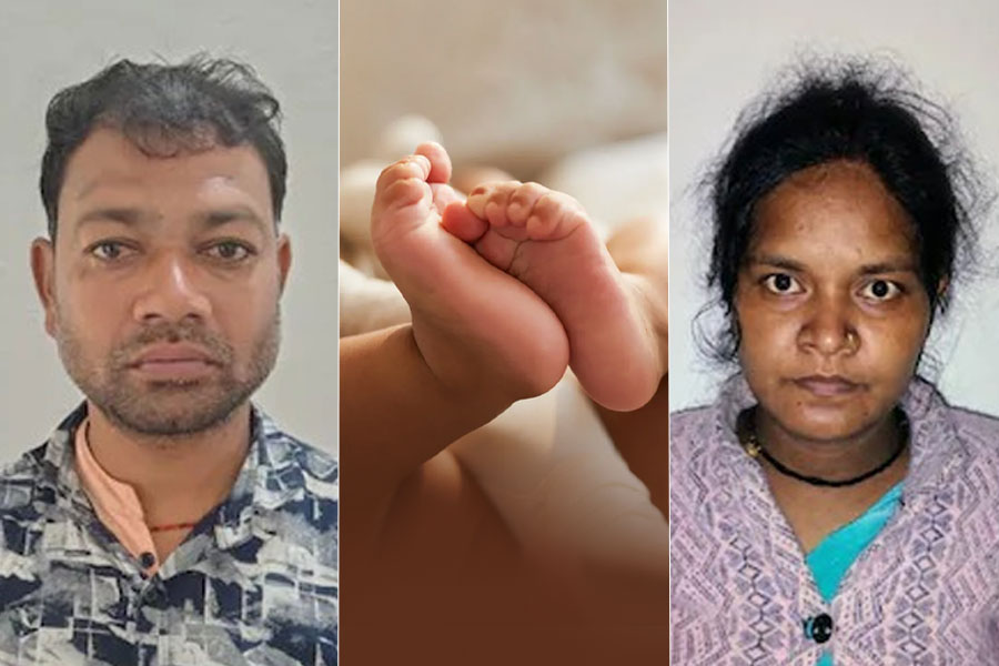 থাকবে না সরকারি চাকরি! চতুর্থ সন্তানকে জঙ্গলে পাথরচাপা মধ্যপ্রদেশের শিক্ষকের, তারপর…