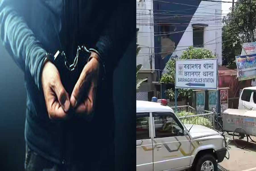 গভীর রাত পর্যন্ত বরানগরের আবাসনে বাজির তাণ্ডব! প্রতিবাদ করতেই বৃদ্ধ-বৃদ্ধাকে বেধড়ক মার ‘মত্ত’ যুবকের