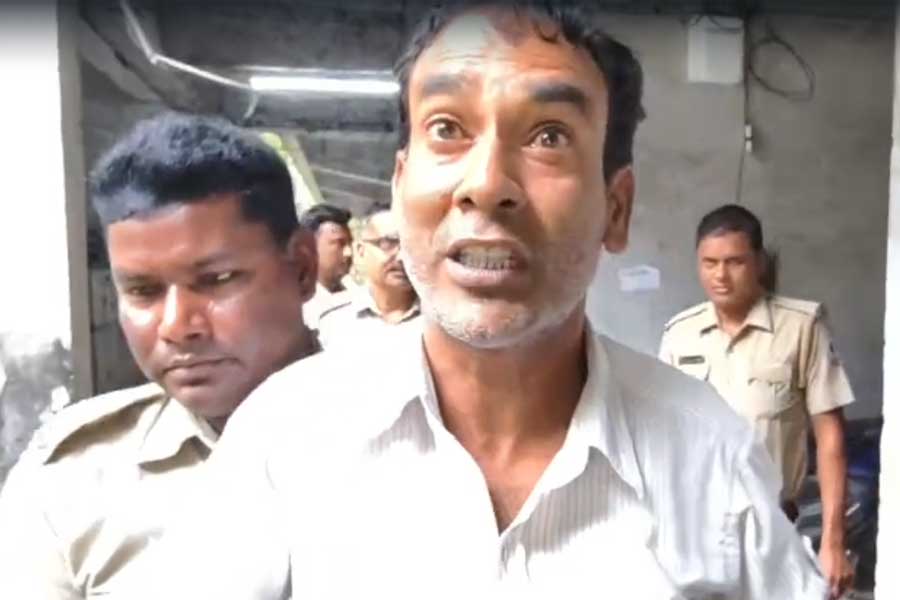 দলীয় কর্মীর মেয়েকে ধর্ষণ! পাঁচ বছর পর পুলিশের জালে বিজেপি বিধায়কের ভাইপো
