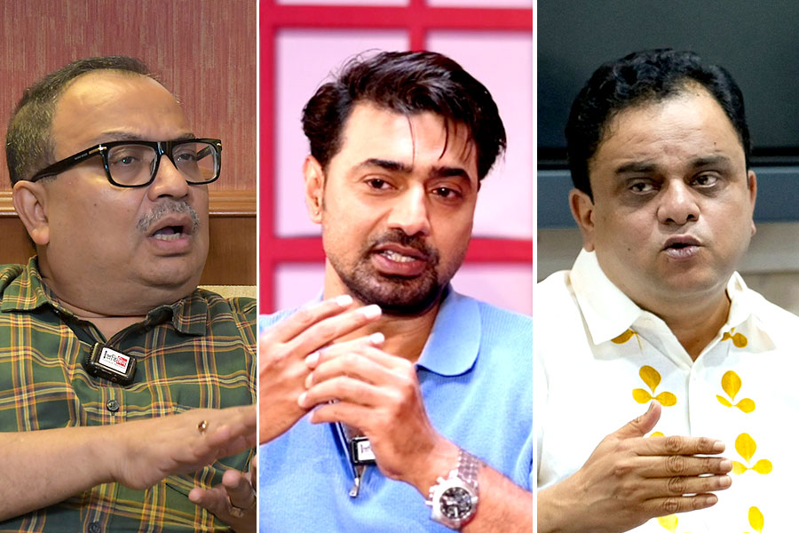 ‘সুপারস্টার বলা যায় না’, কুণালের পাশে দাঁড়িয়ে দেবকে খোঁচা ব্রাত্যর