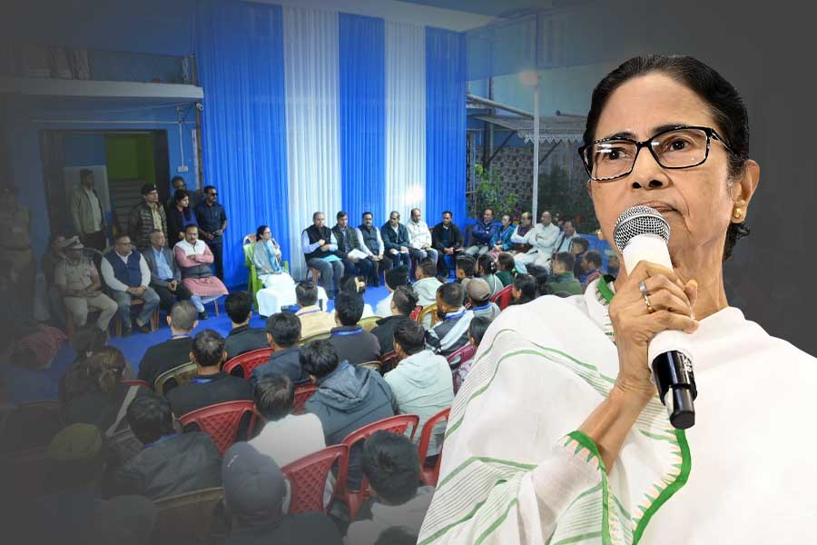 ‘দুর্যোগে ৭০ হাজার মানুষ ঘরছাড়া, এক পয়সাও দেয়নি কেন্দ্র’, দার্জিলিং থেকে তোপ মমতার