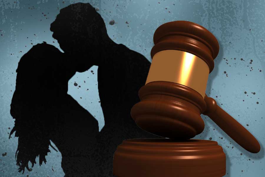 ভারচুয়াল শুনানির আগে মহিলাকে কাছে টেনে ‘চুম্বন’ আইনজীবীর, ভাইরাল দিল্লি হাই কোর্টের ভিডিও