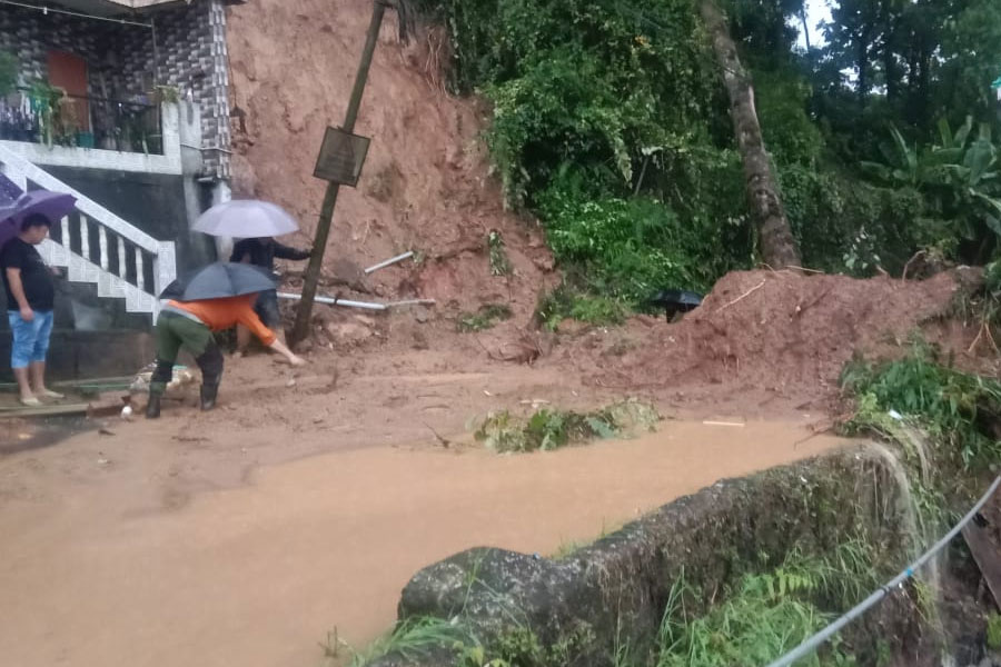 লাগাতার বৃষ্টিতে মিরিকে ভয়ানক ভূমিধসে মৃত অন্তত ৪, বন্ধ শিলিগুড়ি থেকে দার্জিলিংগামী রাস্তা