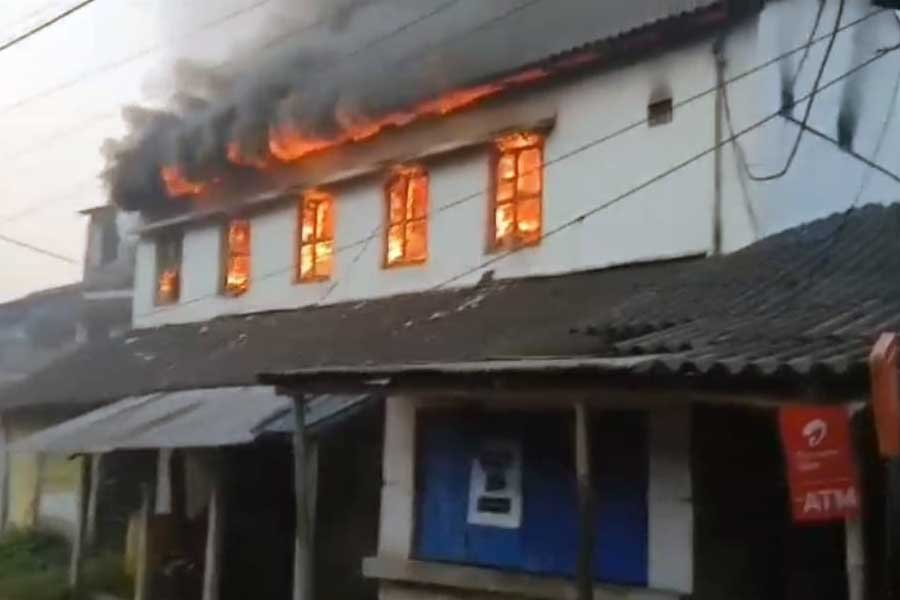 কোলাঘাটের হোসিয়ারী কারখানায় বিধ্বংসী আগুন, ভস্মীভূত কয়েক লক্ষ টাকার দ্রব্য