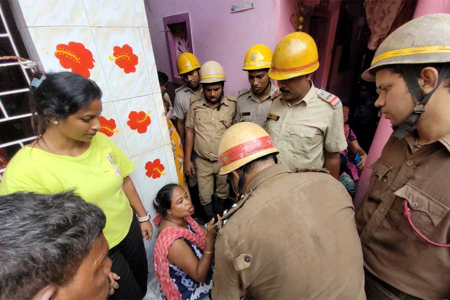 বেলতলার পেয়ারাবাগান বস্তিতে আগুন, গুরুতর জখম অবস্থায় চিকিৎসাধীন ৮