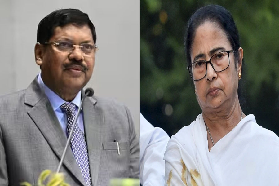 ‘সংবিধানের উপর আক্রমণ’, প্রধান বিচারপতিকে জুতো ছোড়ার ঘটনায় তীব্র নিন্দা মমতার