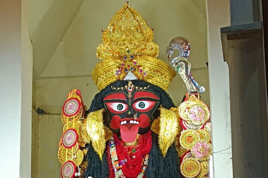 ৫০০ বছর ধরে পূজিত, বয়সের ভারে দাঁত পড়েছে হুগলির বড়মার!
