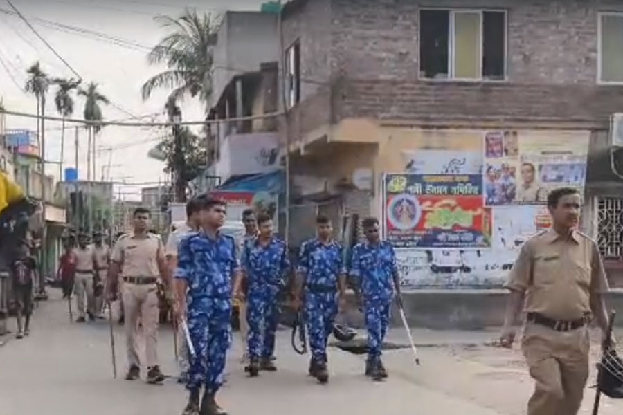 মাঝরাতে প্রেমিকার বাড়িতে ঢুকতেই ‘মার’ প্রেমিককে, ভাঙচুর তরুণীর বাবার দোকানে, উত্তেজনা শ্রীরামপুরে