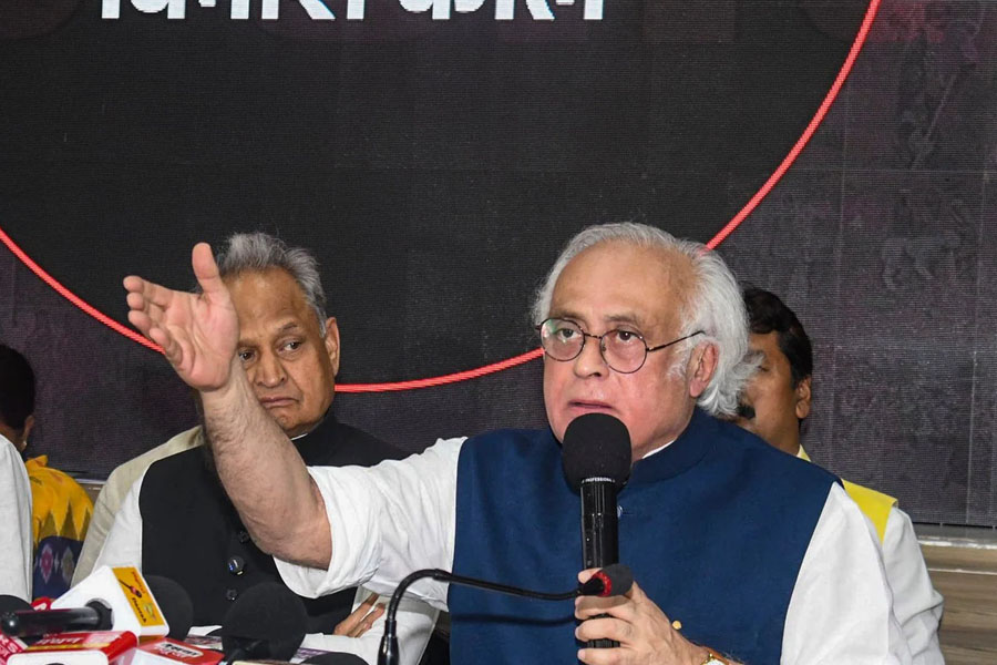 ‘মৌনীবাবা…’, রুশ তেল কেনা নিয়ে ট্রাম্পের দাবিতে মোদিকে তোপ কংগ্রেসের