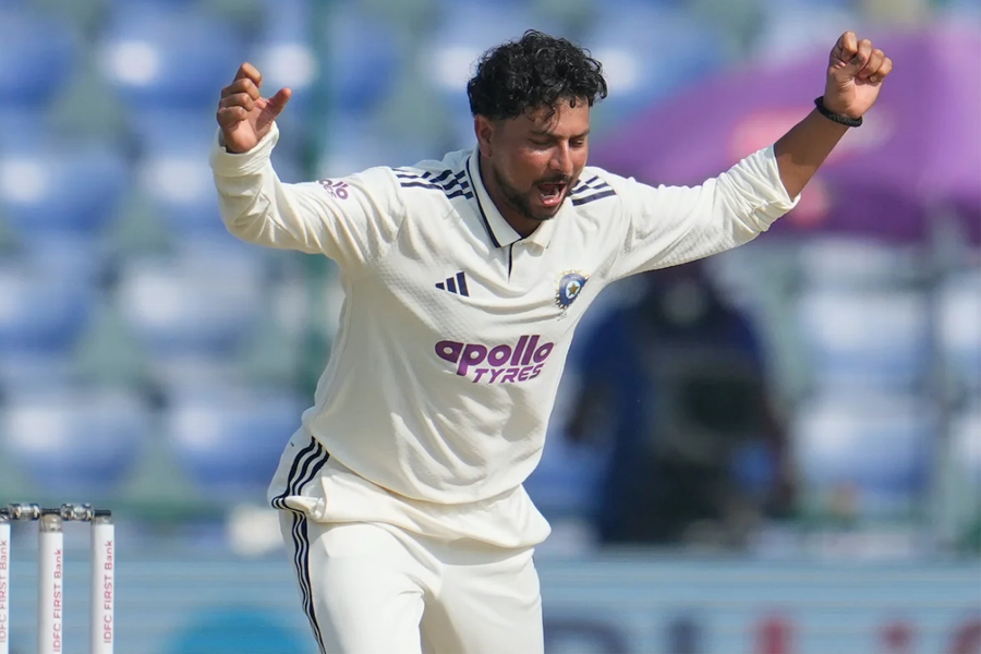 পাঁচতারা ম্যাজিক কুলদীপের, দিল্লির ঘূর্ণি পিচে লড়াই করেও ফলো অন এড়াতে পারল না ওয়েস্ট ইন্ডিজ
