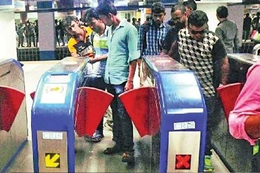 ঢুকতে-বেরতে নিত্যদিন ঝামেলা! যাত্রীস্বার্থে ব্লু লাইনে স্বয়ংক্রিয় গেট বদলানোর সিদ্ধান্ত মেট্রো কর্তৃপক্ষের