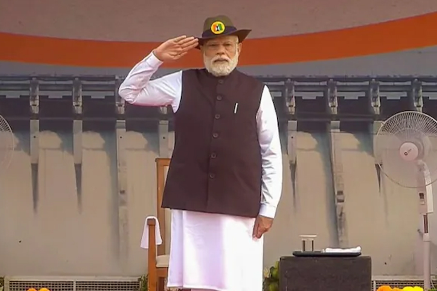 ‘ভোটব্যাঙ্কের জন্য দেশকে বিপদে ফেলেছে’, কংগ্রেসকে বিঁধে অনুপ্রবেশ ইস্যুতে সুর চড়ালেন মোদি
