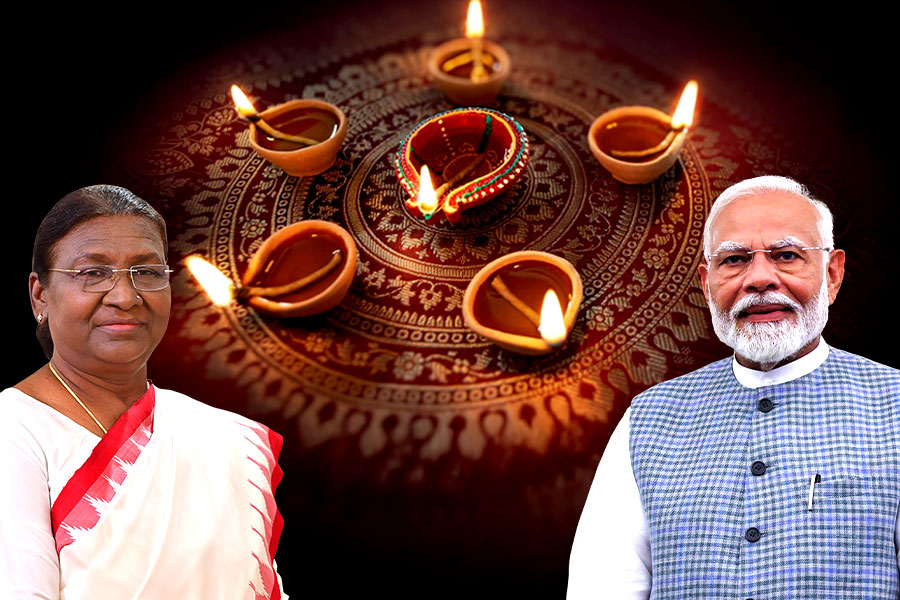 ‘শুভ চেতনার বার্তা…’,  দেশবাসীকে দীপাবলির শুভেচ্ছা রাষ্ট্রপতি-প্রধানমন্ত্রীর
