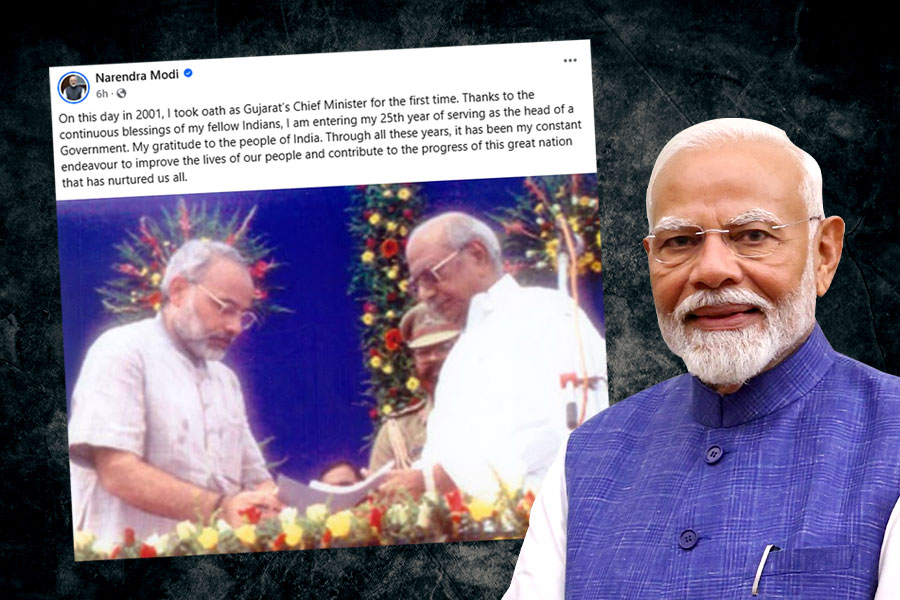মায়ের আশীর্বাদে সরকার প্রধান হিসাবে ২৫ বছর, ছবি-সহ আবেগ বিহ্বল পোস্ট মোদির