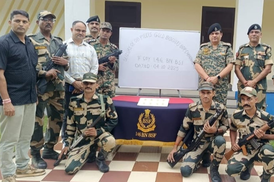 পাচারের আগেই সাফল্য, মুর্শিদাবাদে কোটি টাকার সোনার বিস্কুট উদ্ধার বিএসএফের