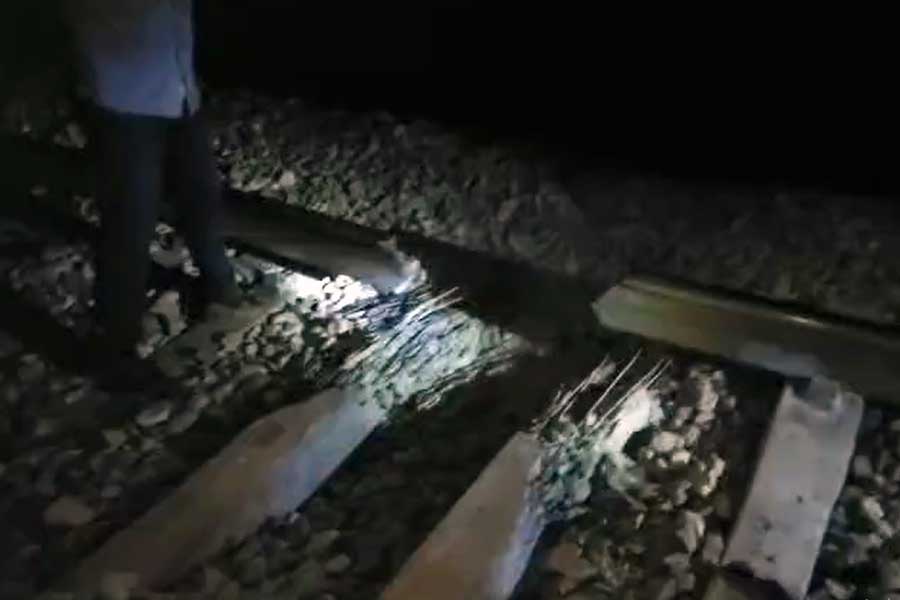 অসমের কোকরাঝাড় ও সালেকাটি স্টেশনের মাঝে বিস্ফোরণ, উড়ল রেল লাইন! নাশকতা যোগ?