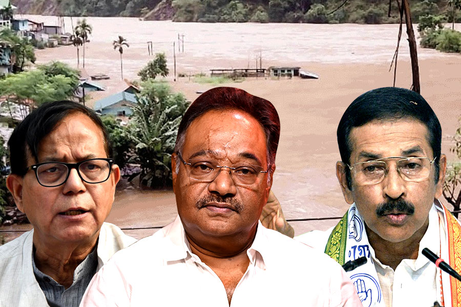প্রাকৃতিক বিপর্যয়ে বেহাল উত্তরবঙ্গ, ‘রাজনীতি’ সরিয়ে একসঙ্গে পাশে দাঁড়ানোর বার্তা বিরোধীদের