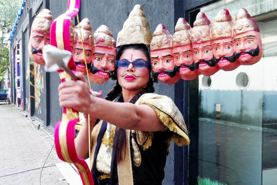 দশেরায় রাবণ সেজে রাস্তায় তাণ্ডব! ভাইরাল রাখি সাওয়ান্তের ‘কীর্তি’