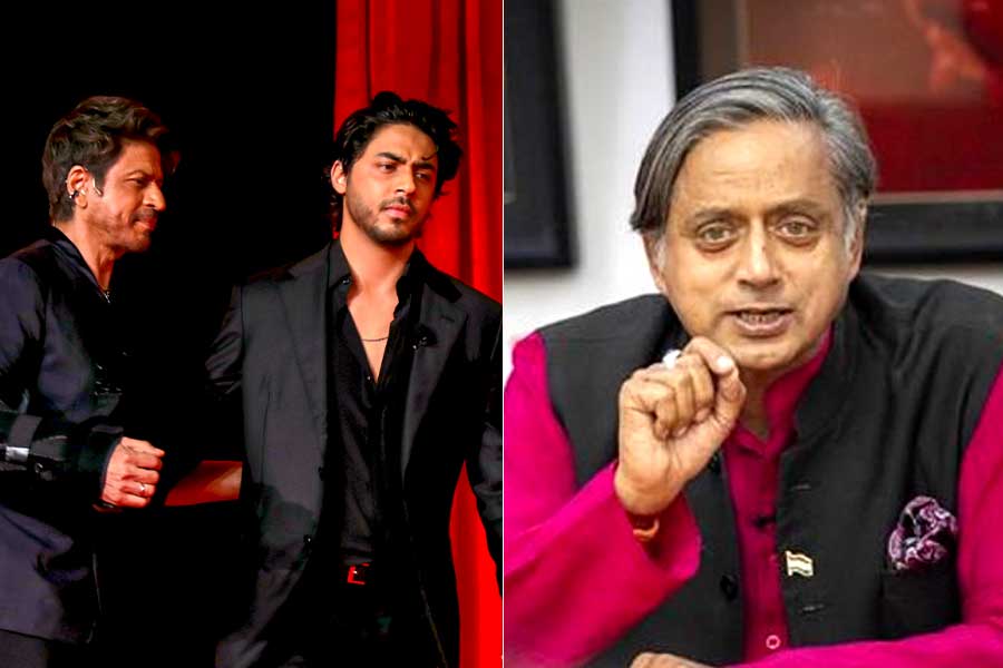 টাকা নিয়ে শাহরুখপুত্রের প্রশংসা! কটাক্ষের মুখে শশী থারুরের ঝাঁজাল জবাব, ‘আমি বিক্রি হই না’