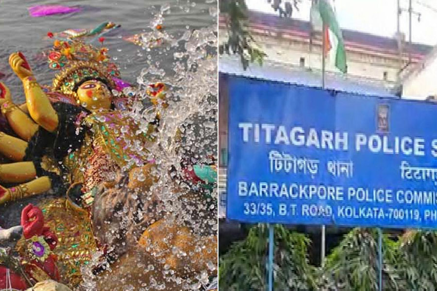 টিটাগরে বিসর্জনের সময় বিশৃঙ্খলা! মত্ত যুবকদের হাতে ‘আক্রান্ত’ পুলিশ, গ্রেপ্তার ৪