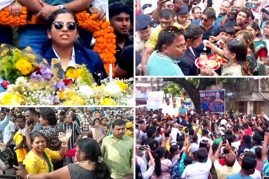 ‘নিজের শহরে এভাবে ফিরে ভালো লাগছে’, রিচাকে ঘিরে উৎসব শিলিগুড়িতে, বিশ্বজয়ীর মেনুতে কী?