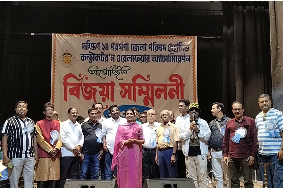 বিজয়া সম্মিলনীতে মানবিক উদ্যোগ, থ্যালাসেমিয়া আক্রান্তদের আর্থিক সহায়তা কন্ট্রাক্টরস ওয়েলফেয়ারের