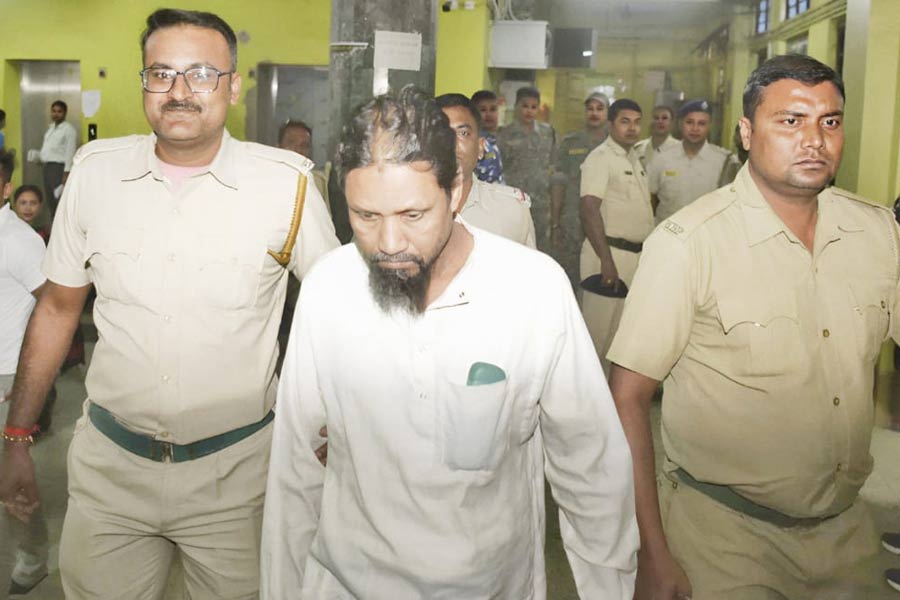 সাজার আগে নিহতের মা-আত্মীয়ের ছবি তুলে হুমকি! হাড়হিম ঘটনা বারাসত আদালতে