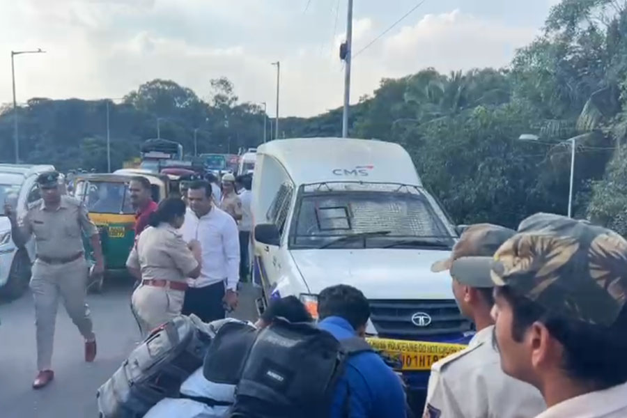 RBI কর্তা সেজে ক্যাশ ভ্যান আটকাল দুষ্কৃতীরা! বেঙ্গালুরুতে ৩০ মিনিটে সাত কোটি লুট