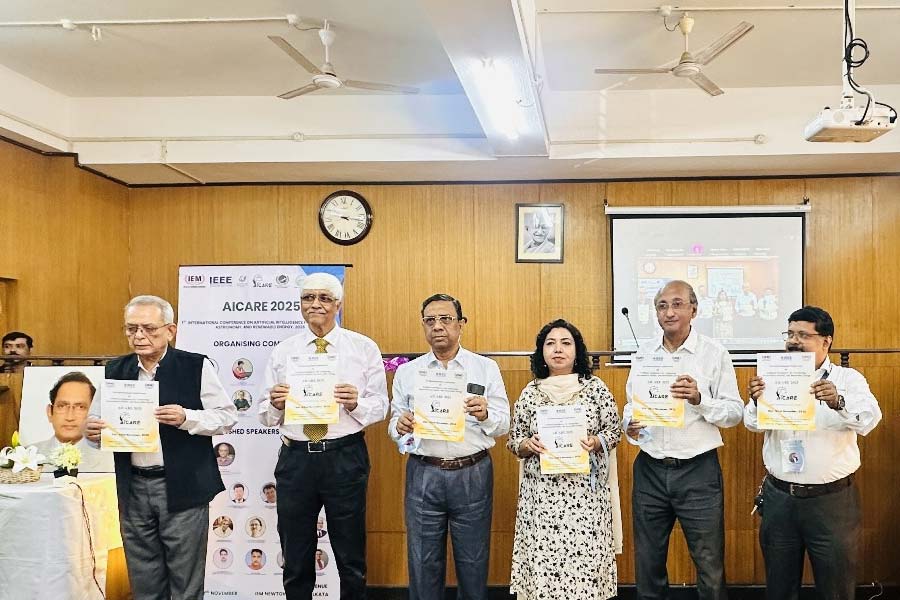 ইউইএম কলকাতা এবং আইইএম-এর উদ্যোগে সফলভাবে অনুষ্ঠিতহল ‘AICARE 2025’