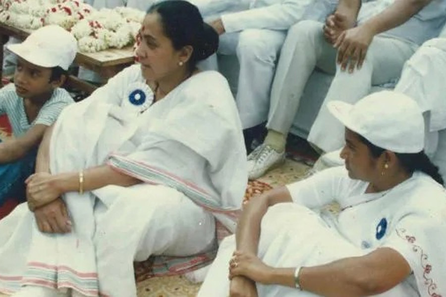 WB CM Mamata Banerjee also played Cricket