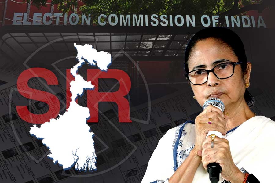 স্বাধীনতার এতদিন পর নাগরিক প্রমাণ দিতে হবে! SIR নিয়ে কেন্দ্রকে তোপ মমতার
