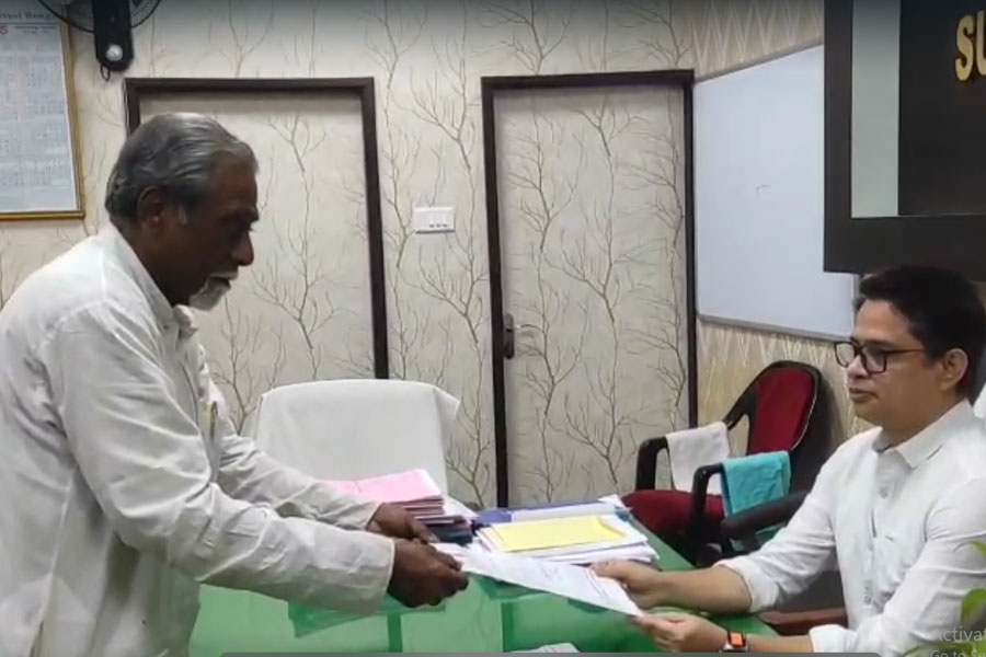 চাপের মুখে সিদ্ধান্ত বদল! শাসকদলের সিদ্ধান্ত মেনে পদ থেকে ইস্তফা চুঁচুড়ার চেয়ারম্যানের