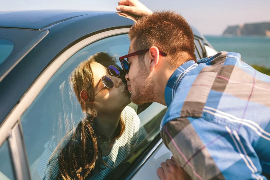 Happy Marriage Tips: Couples Should Live Away After Marriage