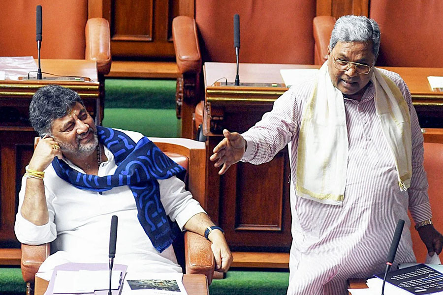 ‘আমার কোনও তাড়া নেই’, কর্নাটকে কুরসি সংকটের মাঝেই বার্তা শিবকুমারের