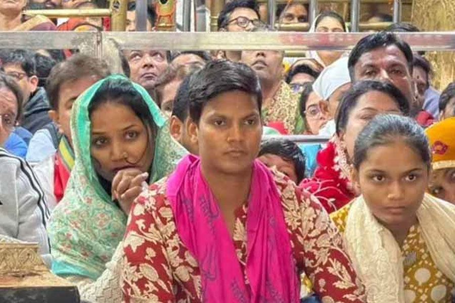 ভক্তিই শক্তি! বিশ্বজয়ের পর মহাকালেশ্বর মন্দিরে আরাধনায় দীপ্তি