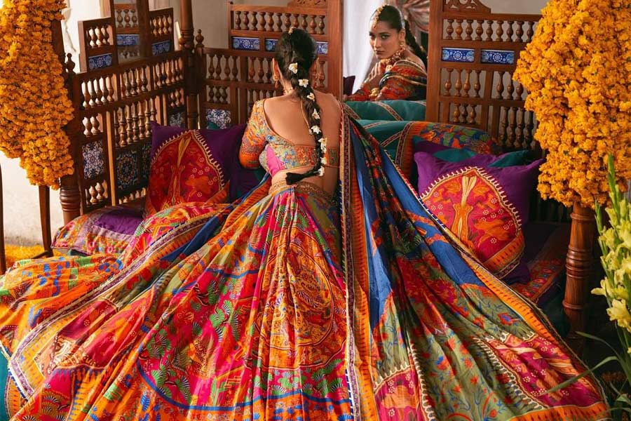 সামনেই বিয়েবাড়ির মরশুম, পোশাক বাছাইয়ে এই ভুলগুলি করলেই সাজ মাটি