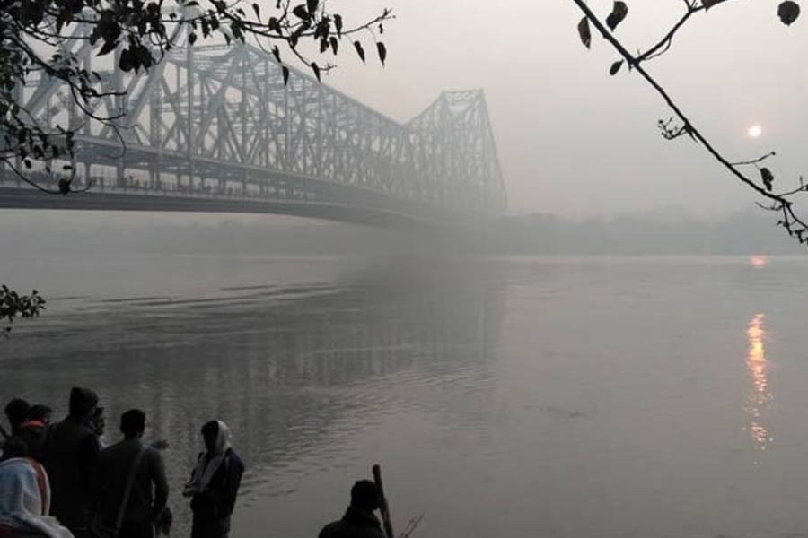 অঘ্রাণের শুরুতে উর্ধ্বমুখী তাপমাত্রা, শীতের পথ আগলে ‘ভিলেন’ ঘূর্ণাবর্ত!