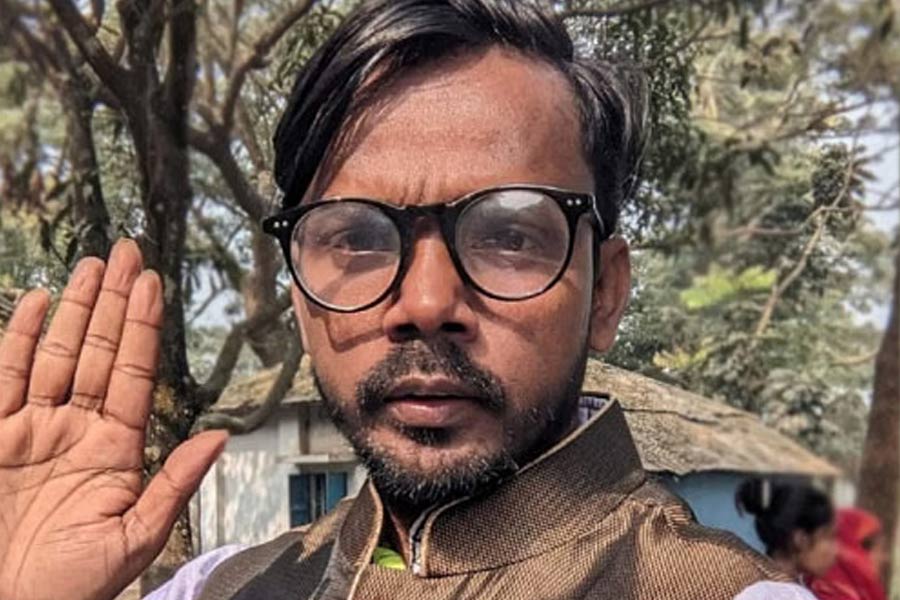 বারবার ধাক্কা খেয়েও ‘নেতা’ হওয়ার আশা ছাড়েননি! ফের প্রার্থী হবেন হিরো আলম