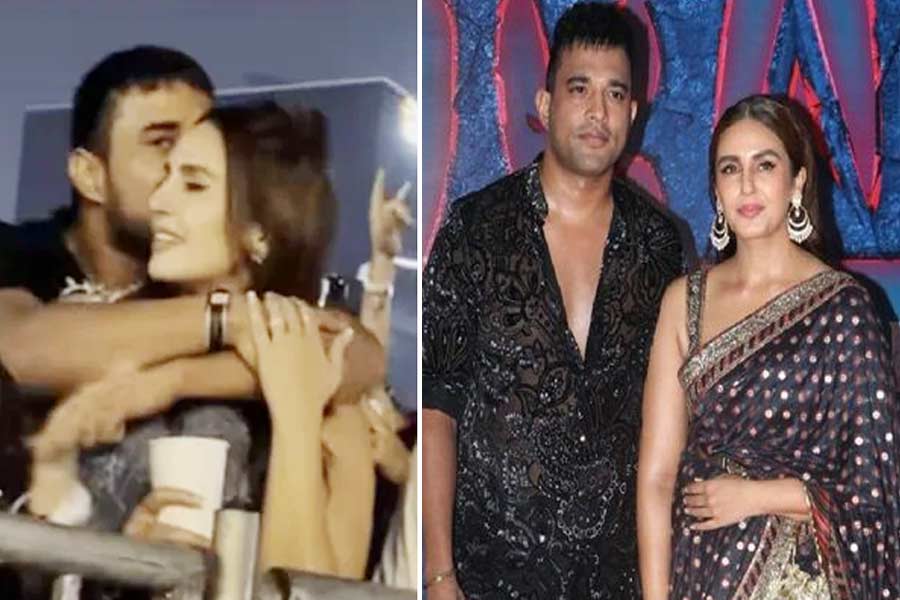 হুমার গলা জড়িয়ে চুমু, হিমেশের কনসার্টে রচিতের আরও কাছাকাছি ‘মহারানি’!