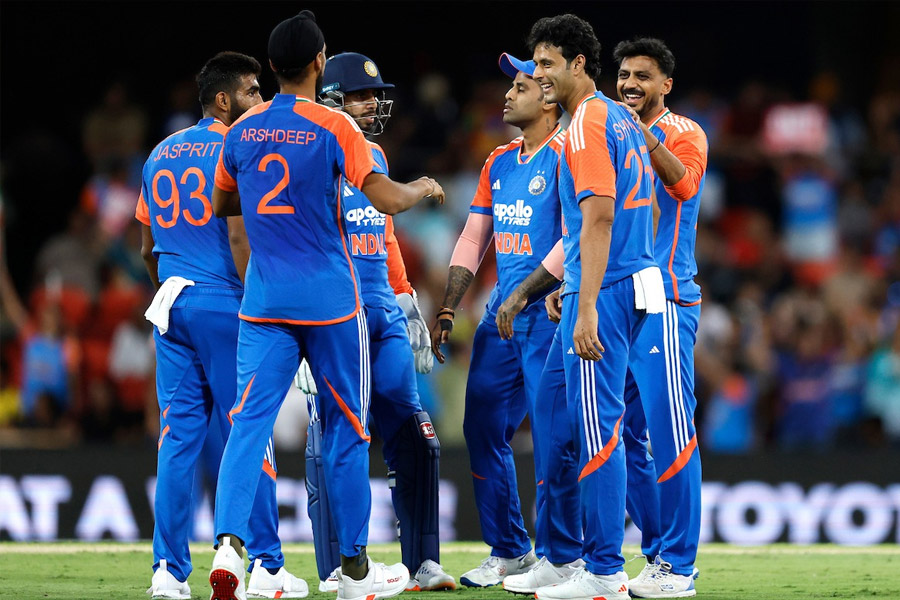 অক্ষর-ওয়াশিংটনদের সুন্দর বোলিং, চতুর্থ টি-টোয়েন্টিতে অজিদের হারিয়ে সিরিজে এগোল ভারত