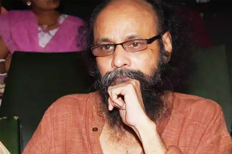 একাধিক অস্ত্রোপচার জয় গোস্বামীর, কেমন আছেন কবি?